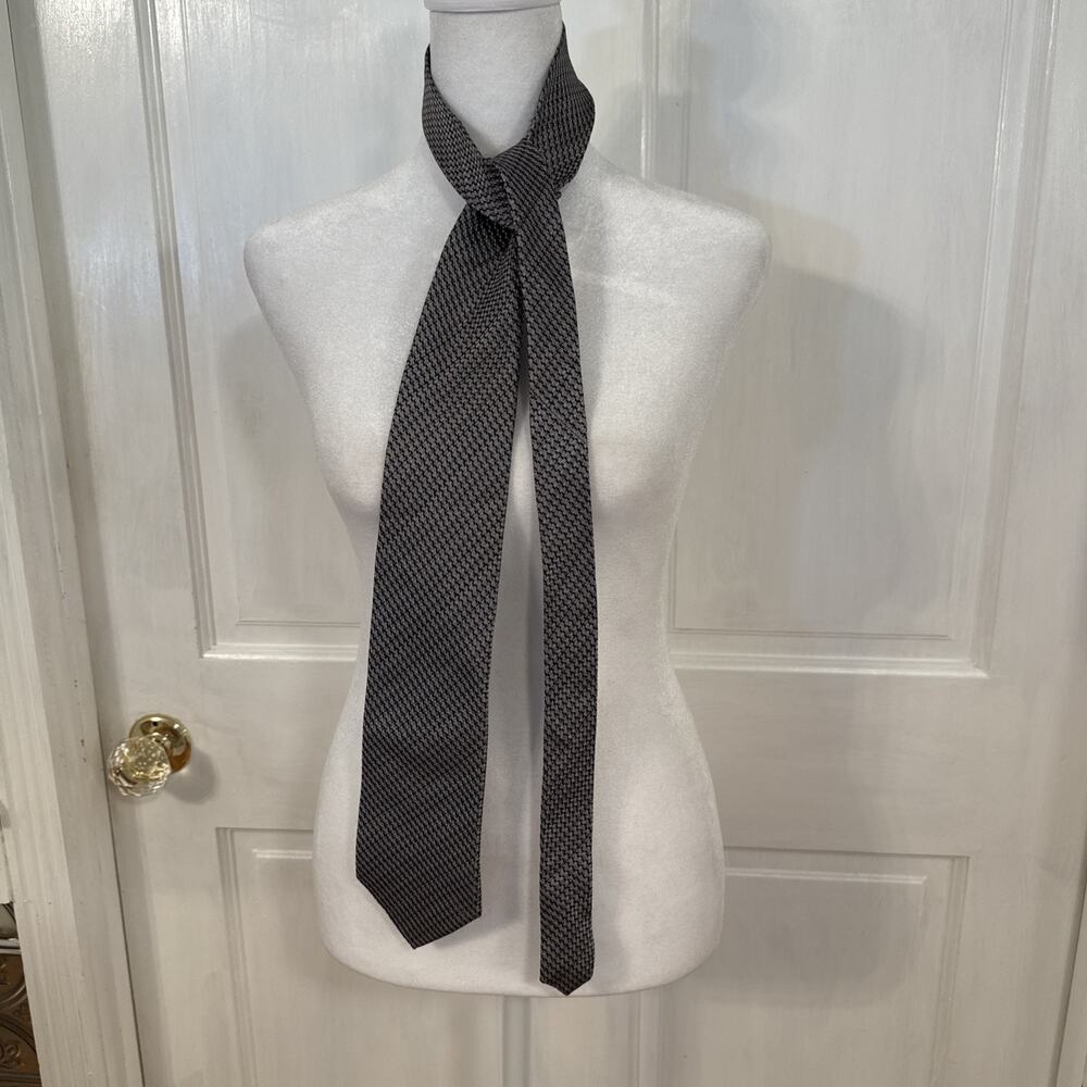 Croft & Barrow Men's Necktie Tie Silk Black Gray Geometric Stripe